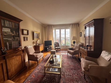 Grand appartement avec terrasse, Bordeaux barrière d'Ornano
